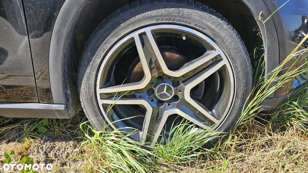 Mercedes-Benz GLA - 24