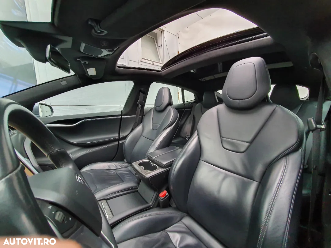 Tesla Model S - 12