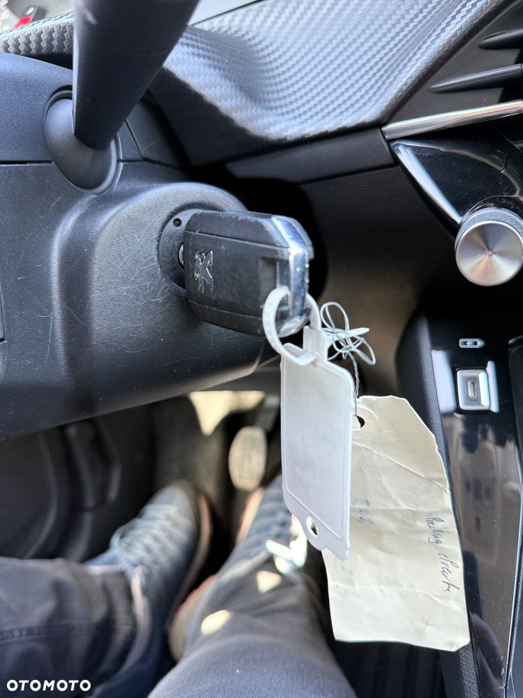 Peugeot 208 - 32