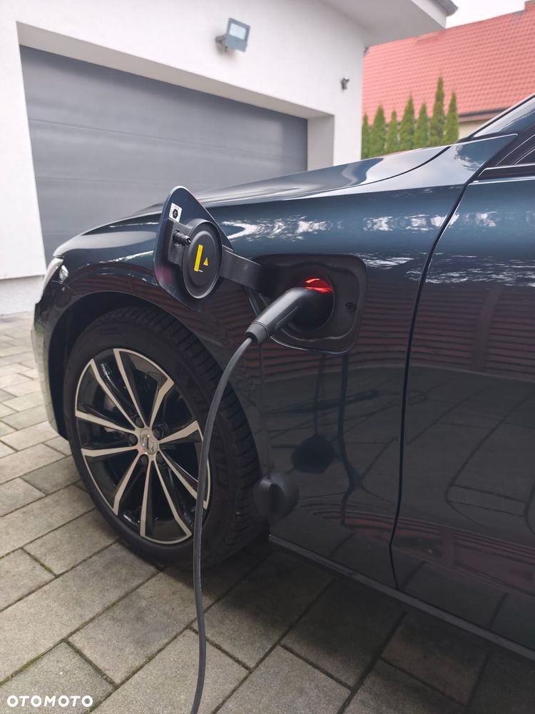 Volvo V60 T6 AWD Plug-In Hybrid Ultra Dark - 11