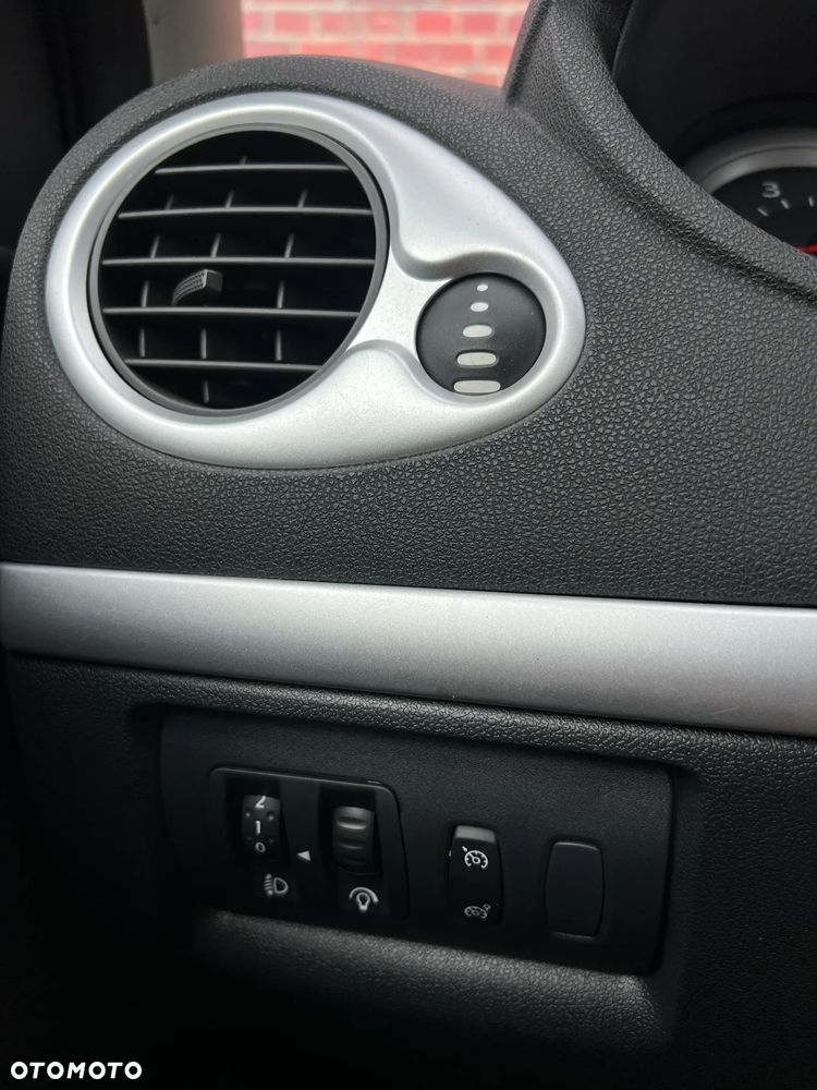 Renault Clio - 30