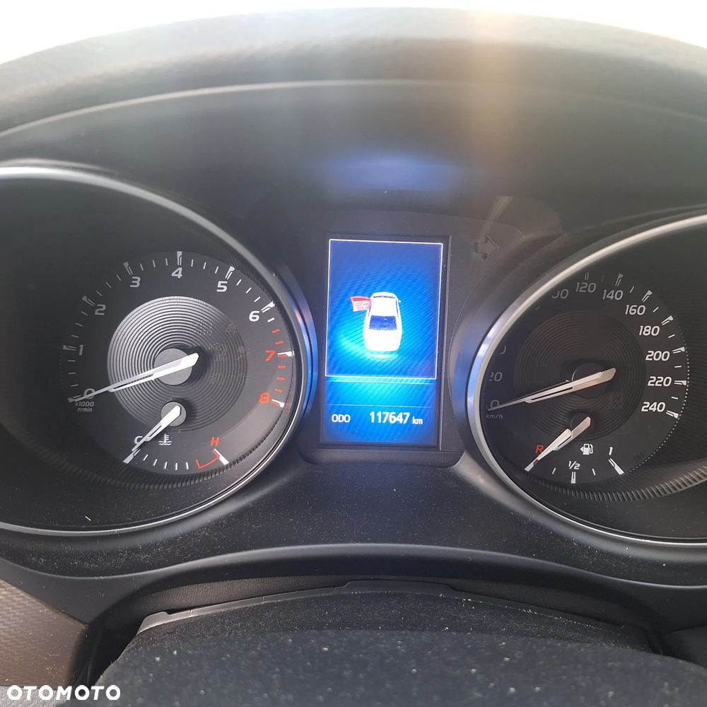 Toyota Avensis 1.8 Premium - 4
