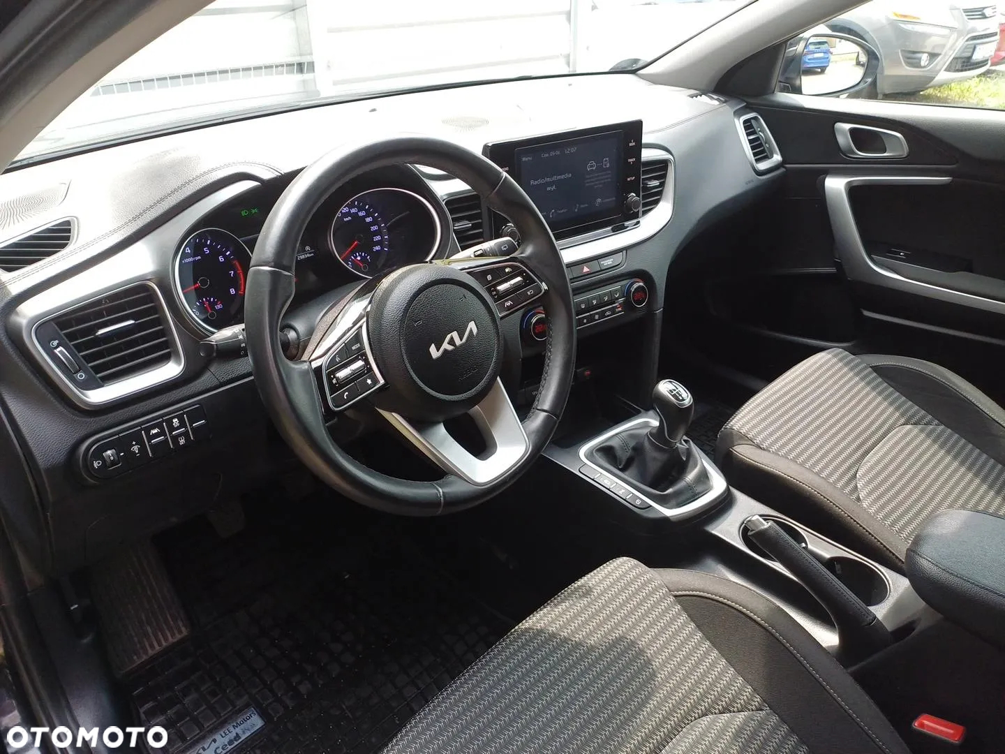 Kia Ceed 1.5 T-GDI M - 12