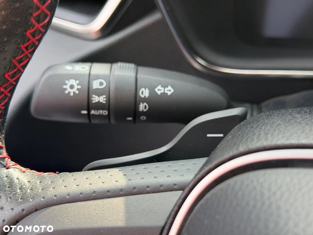 Toyota Corolla 2.0 Hybrid GR Sport - 17