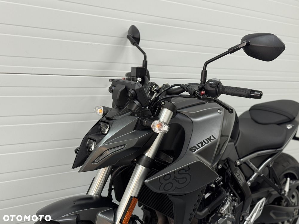 Suzuki GSX - 22