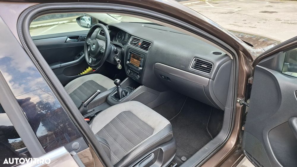 Volkswagen Jetta 1.6 TDI DPF Comfortline - 9