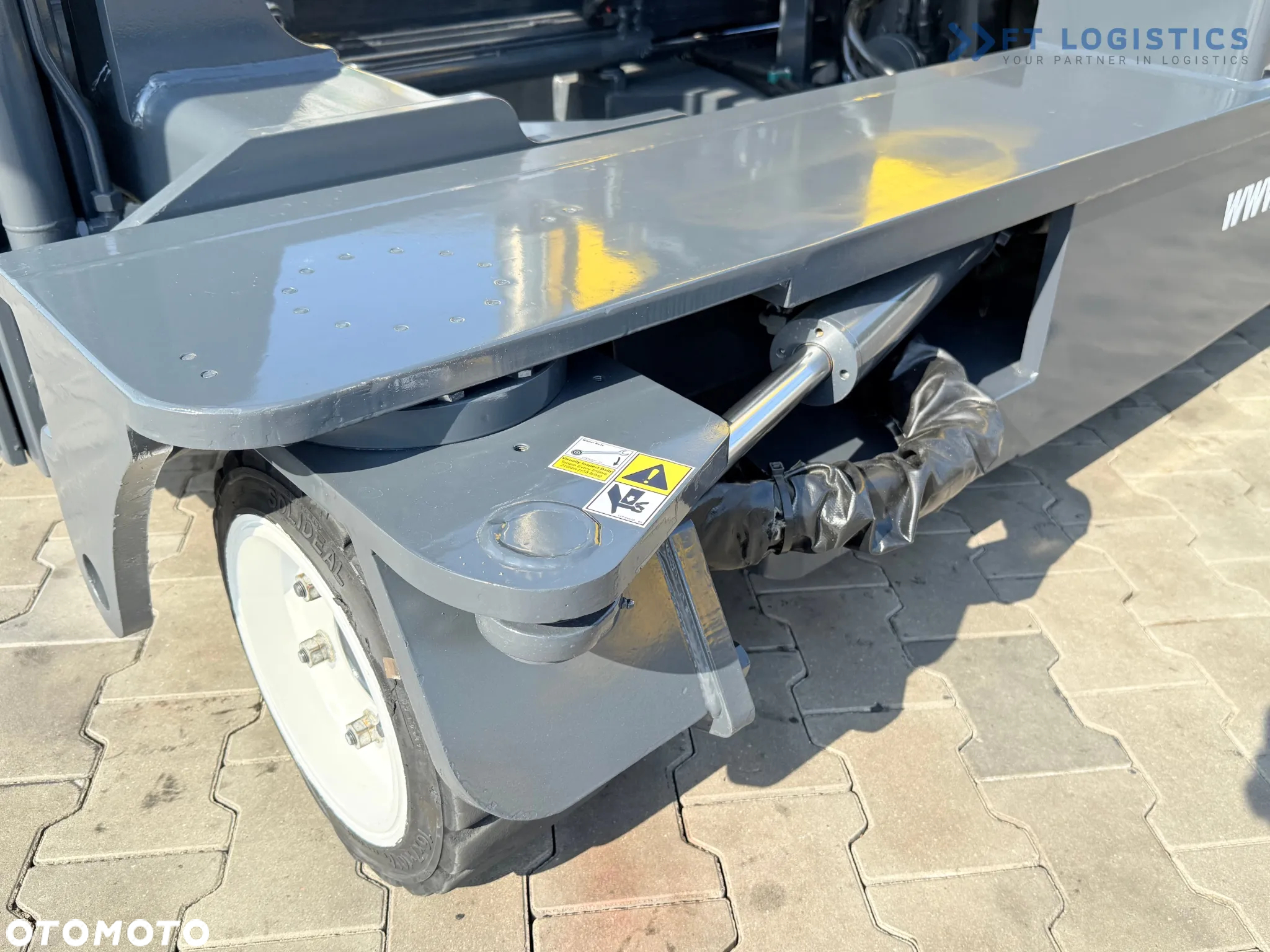 Combilift C3000 / GAS / TRIPLEX - 4900MM / JEDYNE 1537 MTH / POZYCJONER WIDEŁ / KABINA / JAK NOWY - 22