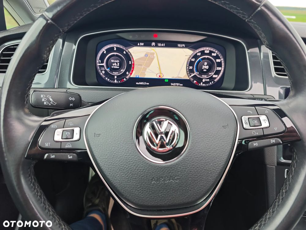 Volkswagen Golf - 10