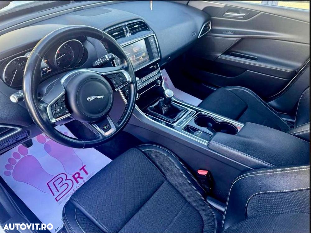 Jaguar XE 2.0 R-Sport - 7