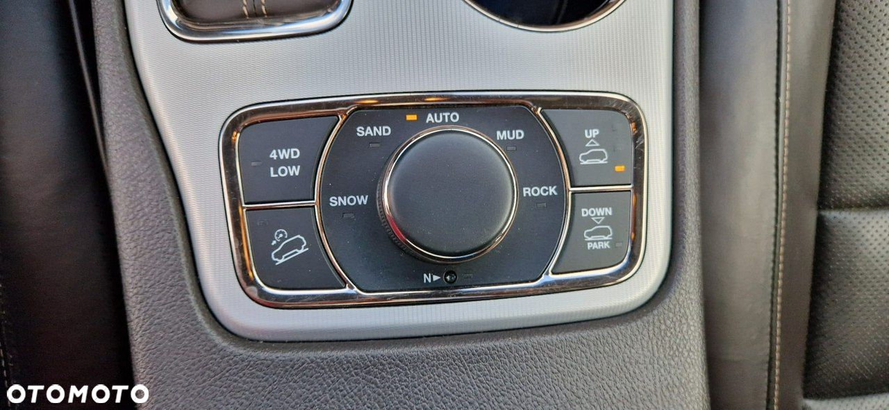 Jeep Grand Cherokee - 16