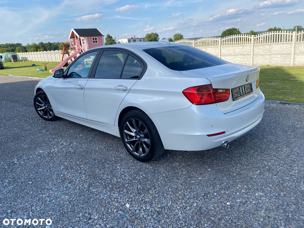 BMW Seria 3 318d Sport Line - 11