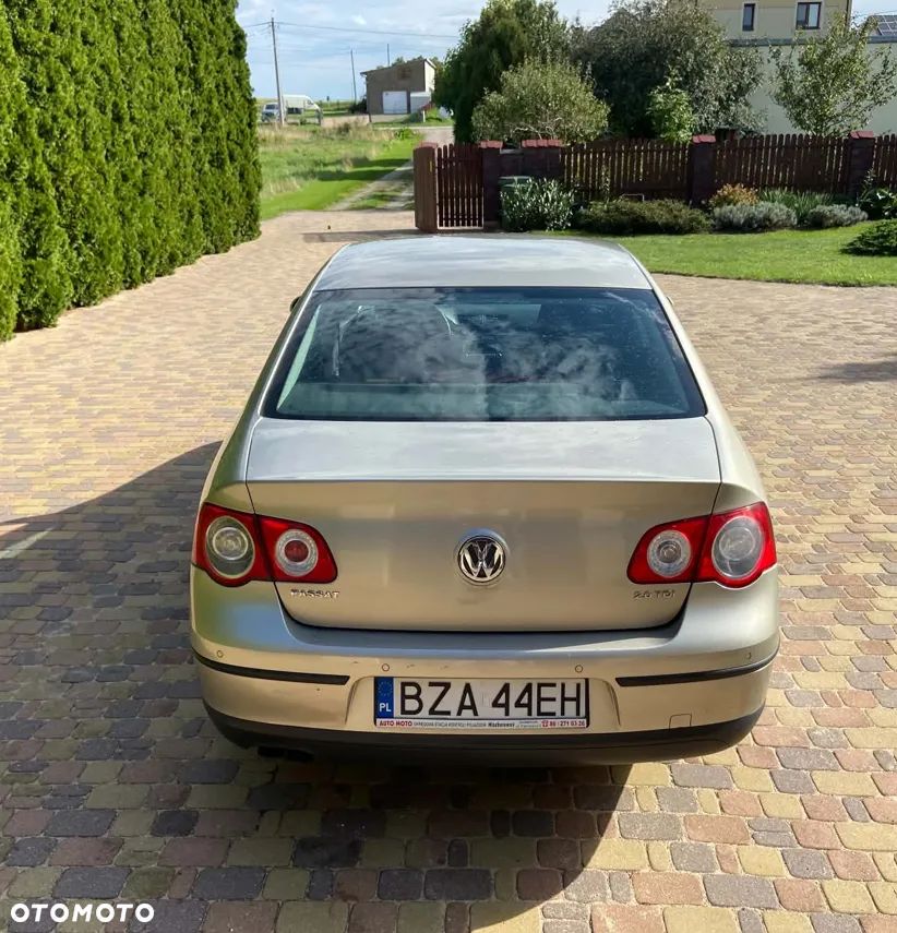 Volkswagen Passat - 6