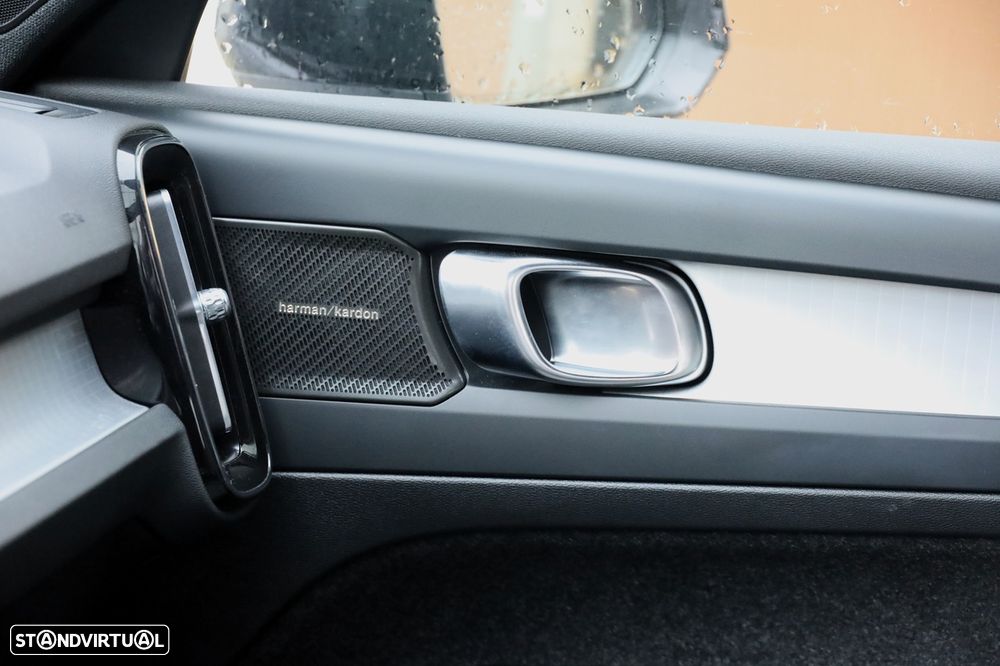 Volvo XC 40 2.0 B3 Plus Dark - 15