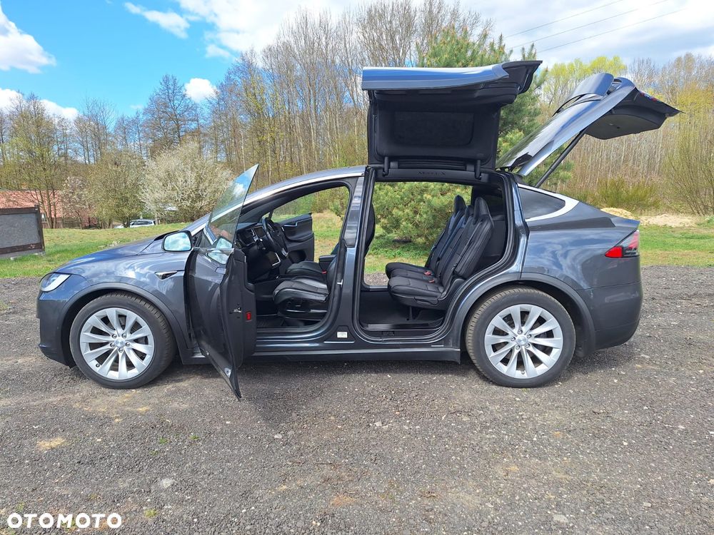 Tesla Model X - 23