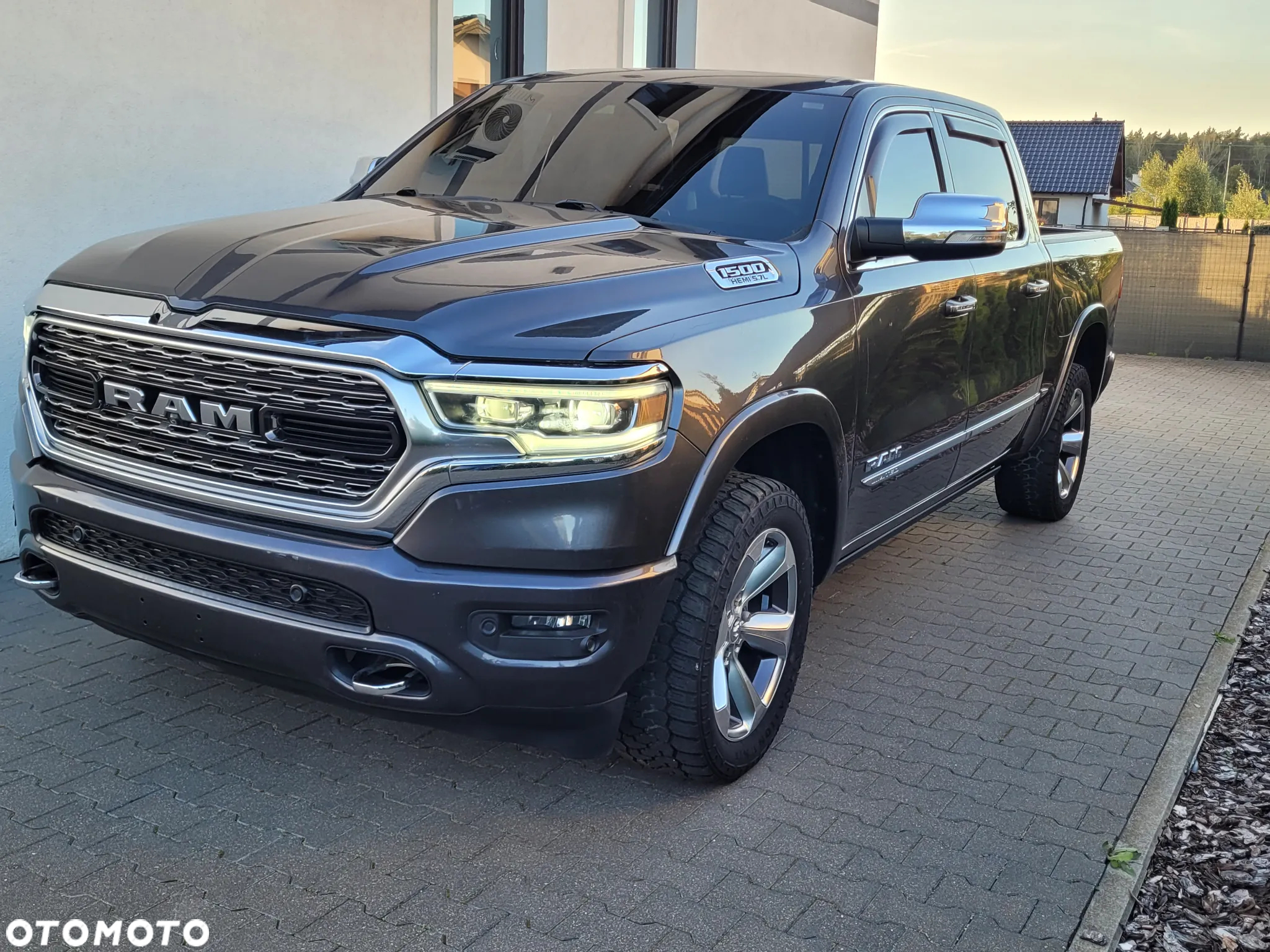 RAM 1500 Crew Cab Shortbed Limited - 2