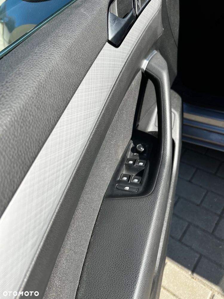 Volkswagen Passat - 14