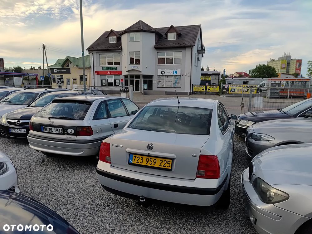 Volkswagen Passat 1.8 - 37