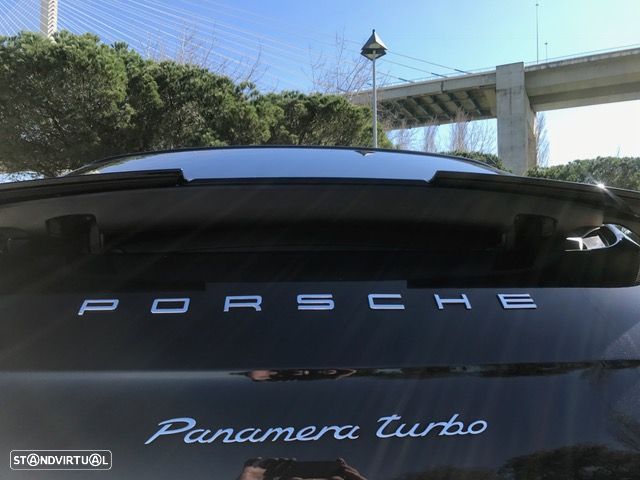 Porsche Panamera Turbo PDK - 19