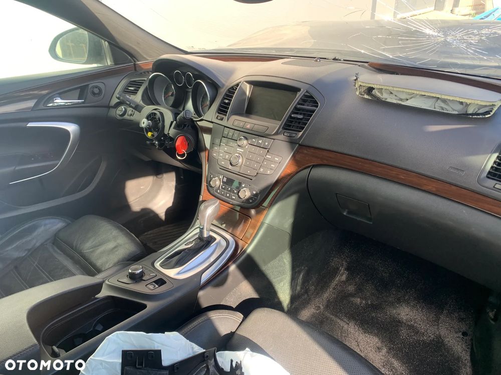 OPEL INSIGNIA 2011 *SAMOCHÓD NA CZĘŚCI* 4855 GAR MASKA, LAMPA, DRZWI, LUSTERKO, ZDERZAK, GRILL, BŁOTNIK, KLAPA, BELKA, DESKA, FOTELE, KANAPA, ĆWIARTKA KIEROWNICA, TARCZE, ZACISKI, ZAWIESZENIE, KOMPLETNY PRZÓD, KOMPLETNY TYŁ, LICZNIK, ZEGARY, PRAWE LEWE PRZÓD TYŁ - 4
