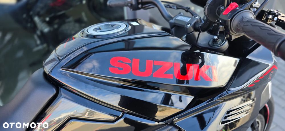 Suzuki GSX - 16