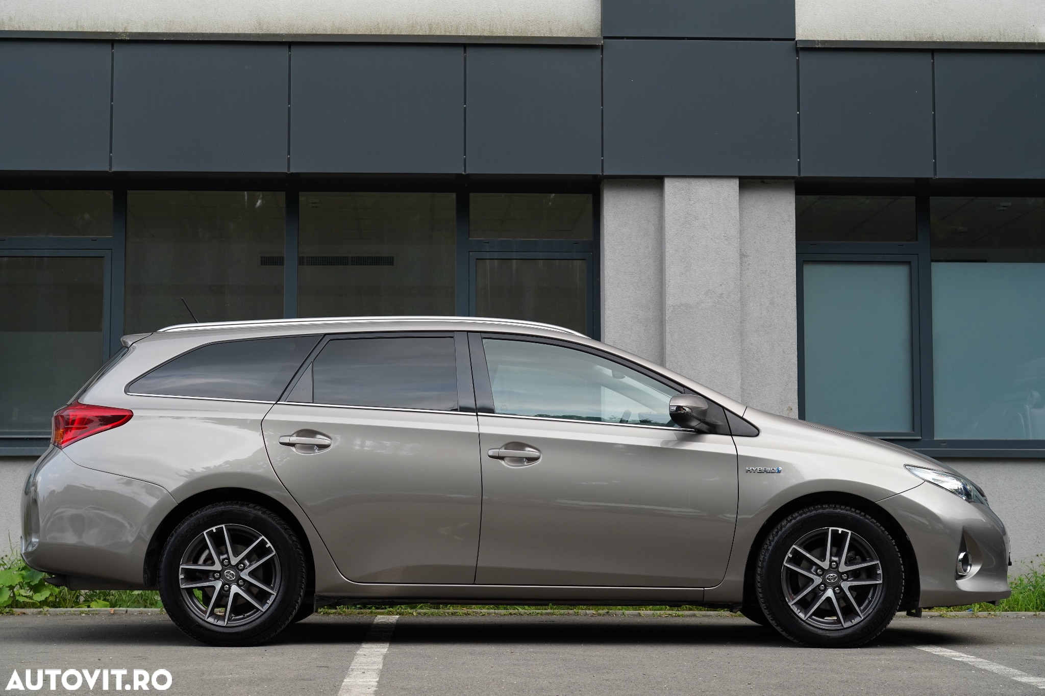 Toyota Auris 1.8 L VVT-i Hybrid Sol - 24