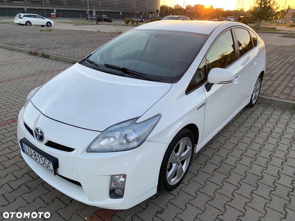 Toyota Prius (Hybrid) Life - 12