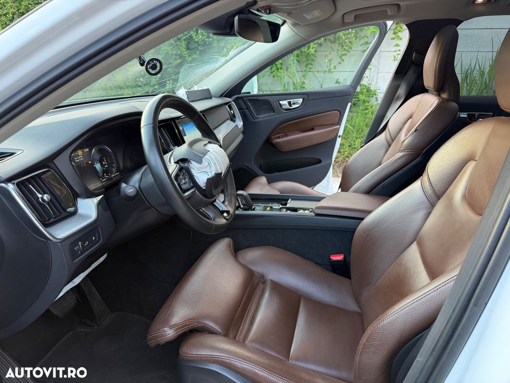 Volvo XC 60 T8 Twin Engine AWD Momentum Pro - 9