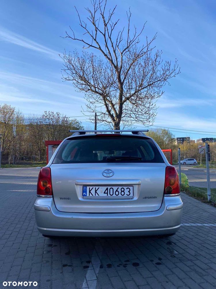 Toyota Avensis - 4