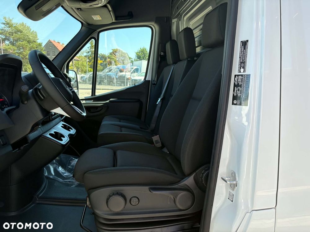 Mercedes-Benz Sprinter - 11