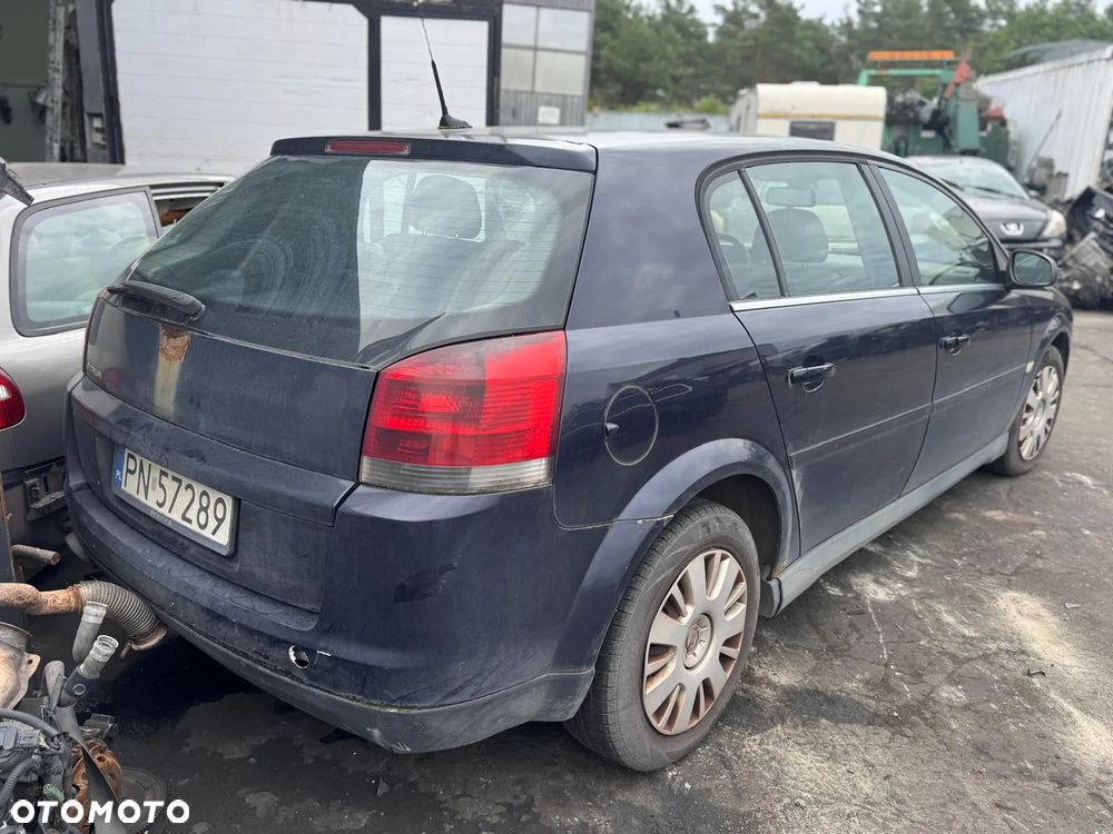 Opel Signum 2004 poj. 2.2 DTI 125 KM - samochód cały na części