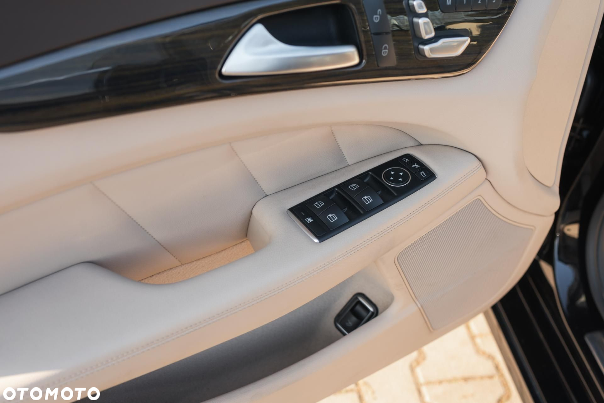 Mercedes-Benz CLS - 32