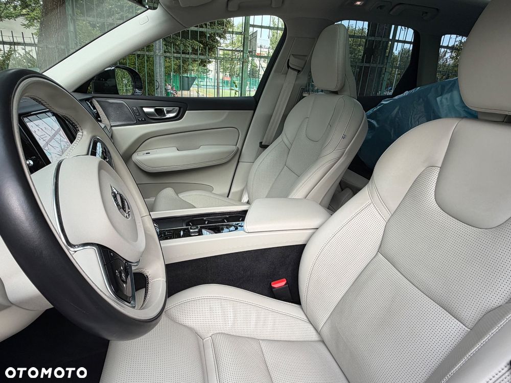 Volvo XC 60 B4 B Plus Bright - 12
