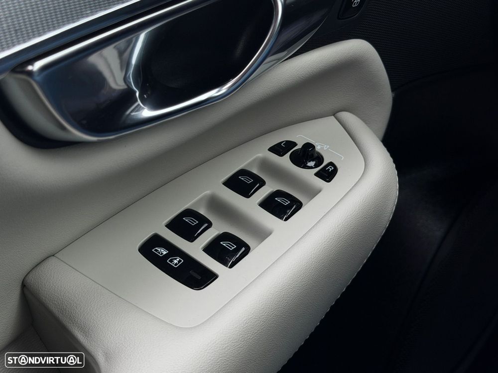 Volvo XC 90 2.0 T8 PHEV R-Design AWD - 24