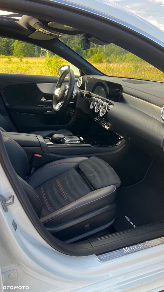 Mercedes-Benz CLA 200 d AMG Line 8G-DCT - 20
