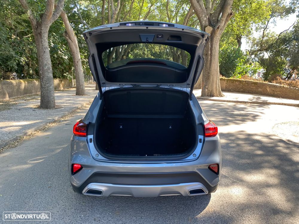 Kia XCeed 1.6 CRDi Tech+SRF - 17