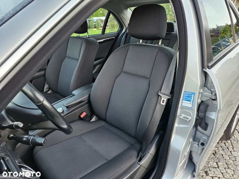 Mercedes-Benz Klasa C 200 CGI BlueEFFICIENCY Elegance - 12