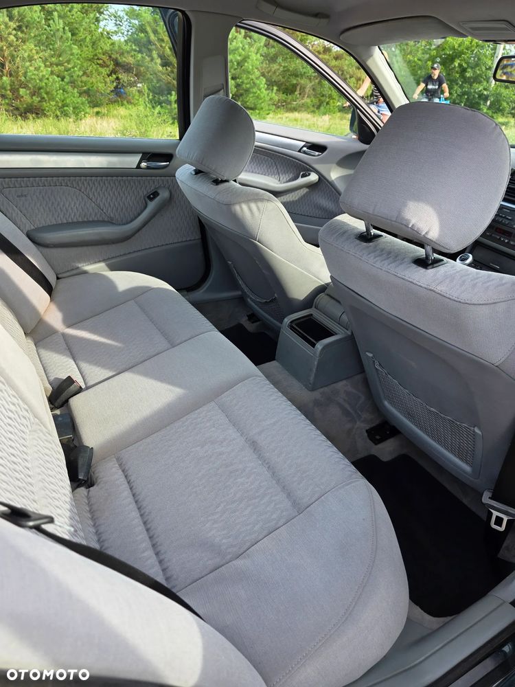 BMW Seria 3 328i - 25