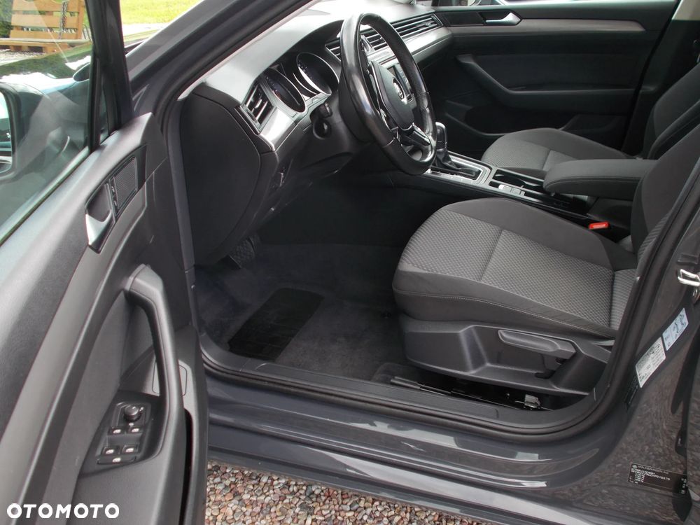 Volkswagen Passat - 15