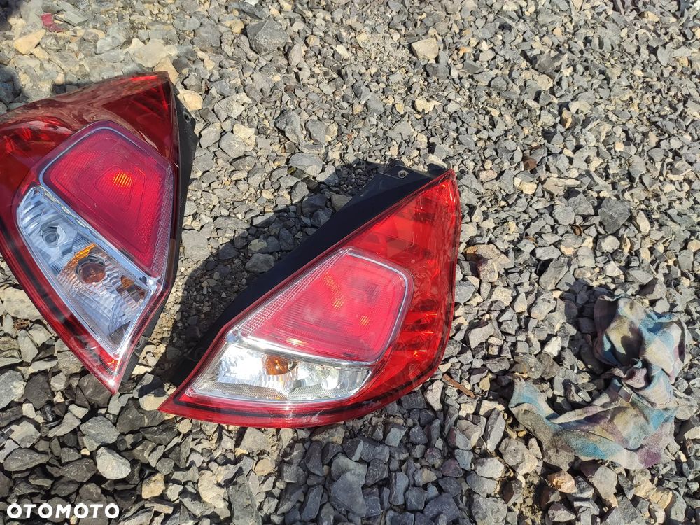 KL Lampa Prawy Lewy tył Ford Fiesta MKVII MK7 5Drzwi Lift Europa - 3