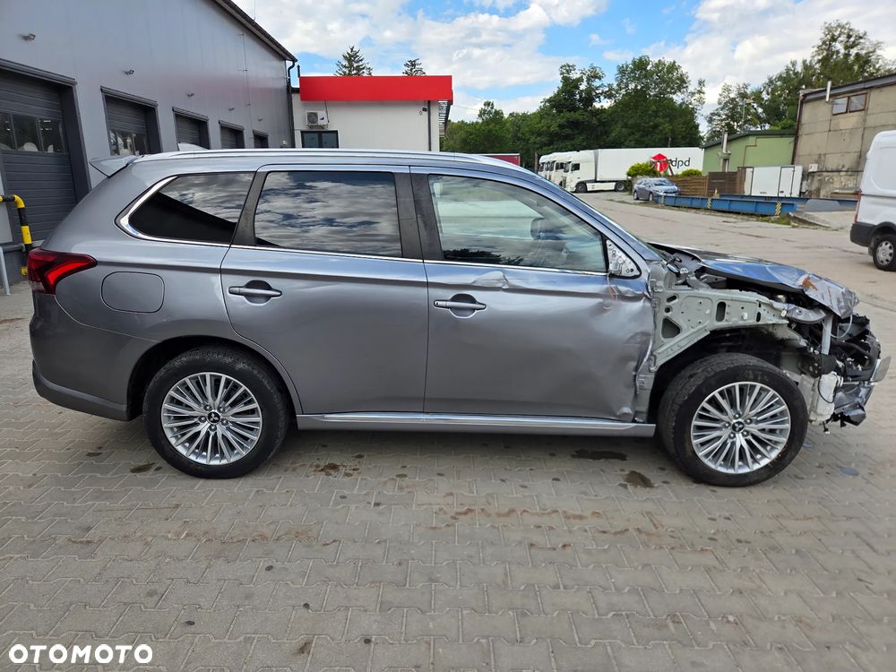 Mitsubishi Outlander - 5