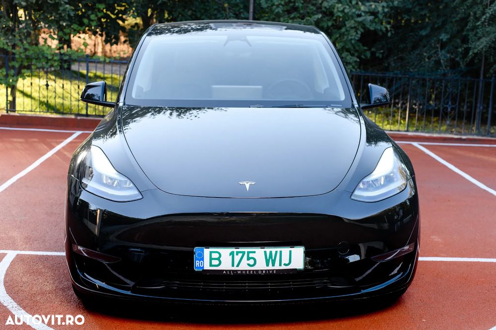 Tesla Model Y - 2