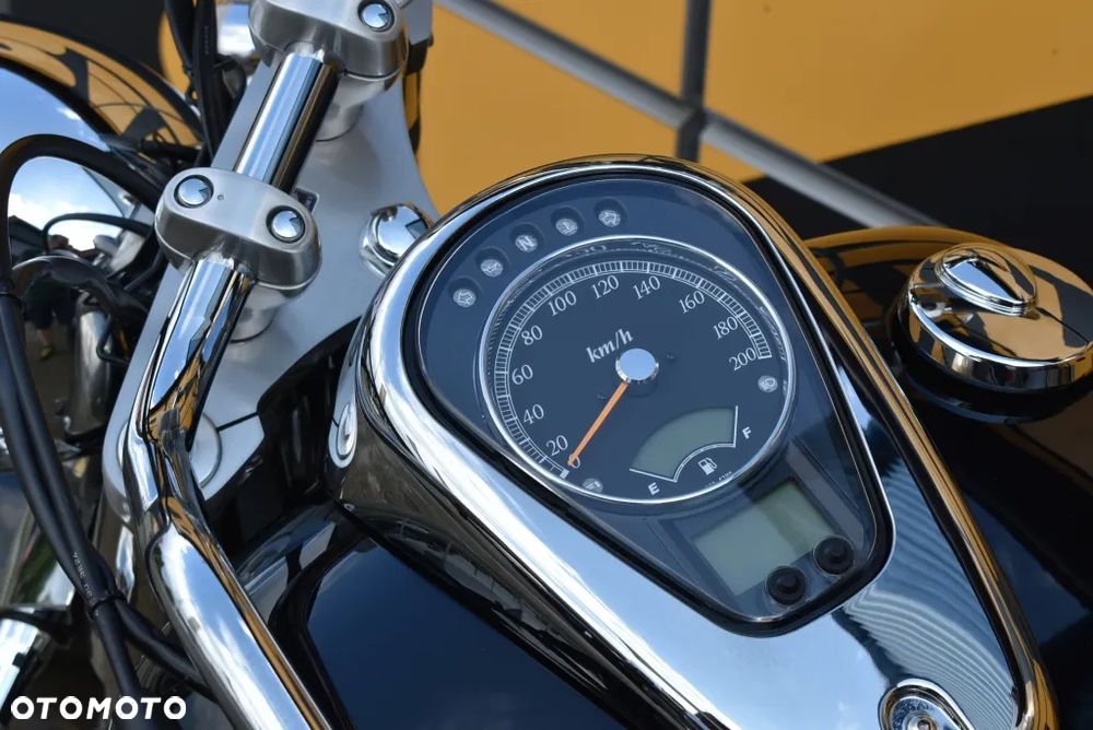 Suzuki Intruder - 24