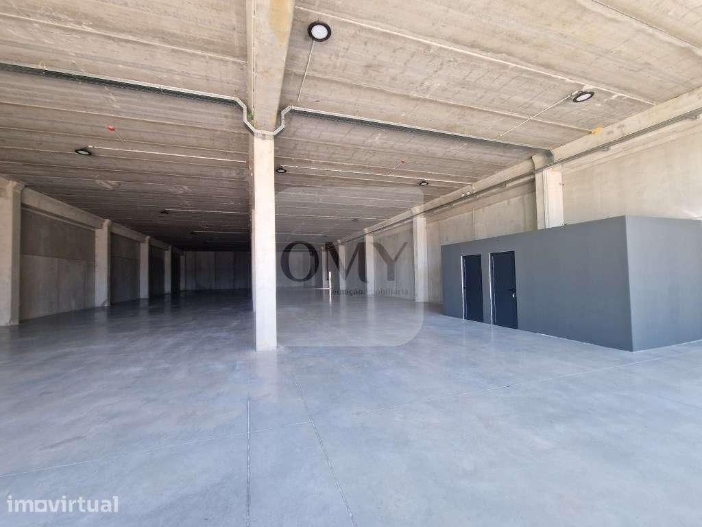 Armazém novo de 789 m2 junto à Zona Industrial de Vila Real - Grande imagem: 3/11