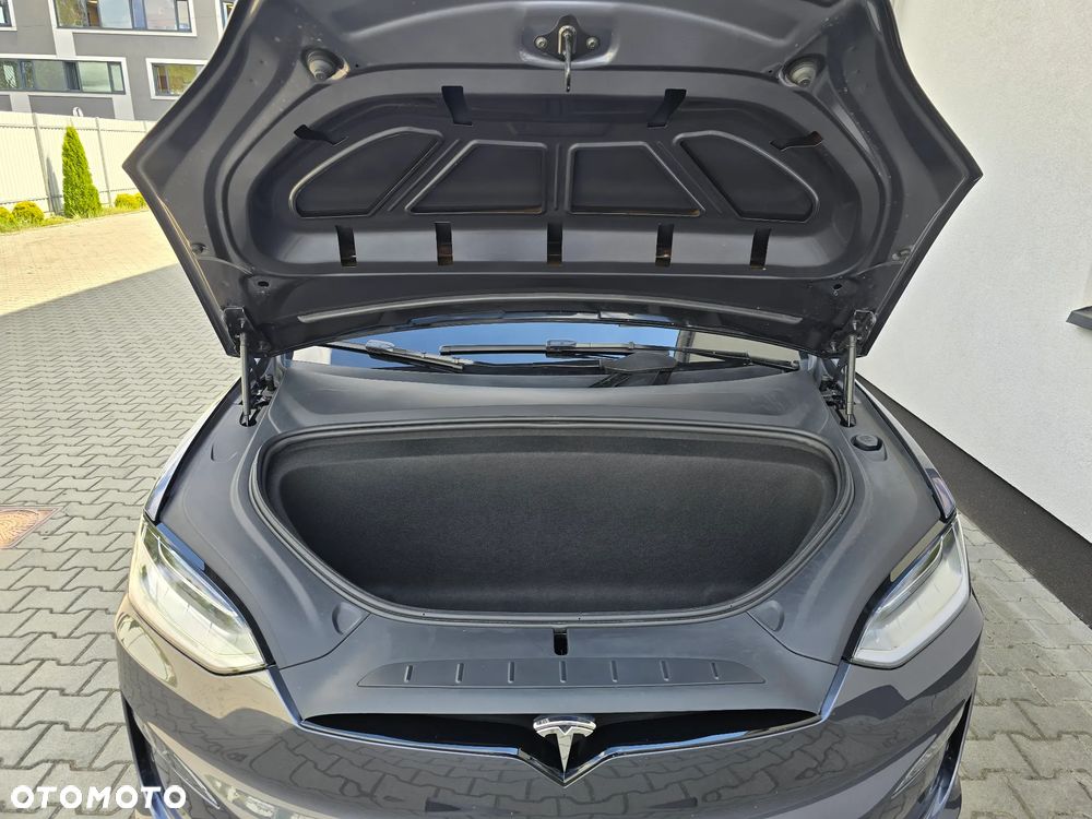 Tesla Model X Plaid - 18