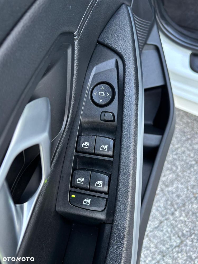 BMW Seria 3 318i - 26