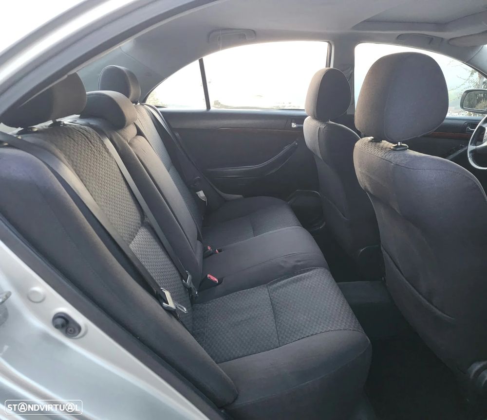 Toyota Avensis S/D 1.6 Executive - 11