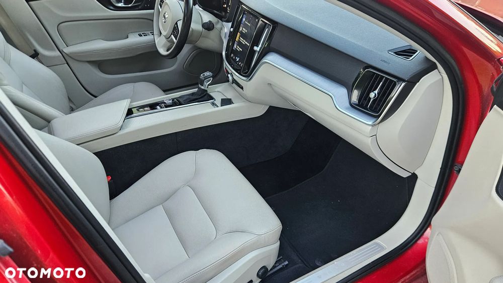 Volvo S60 T6 AWD Momentum Pro - 21