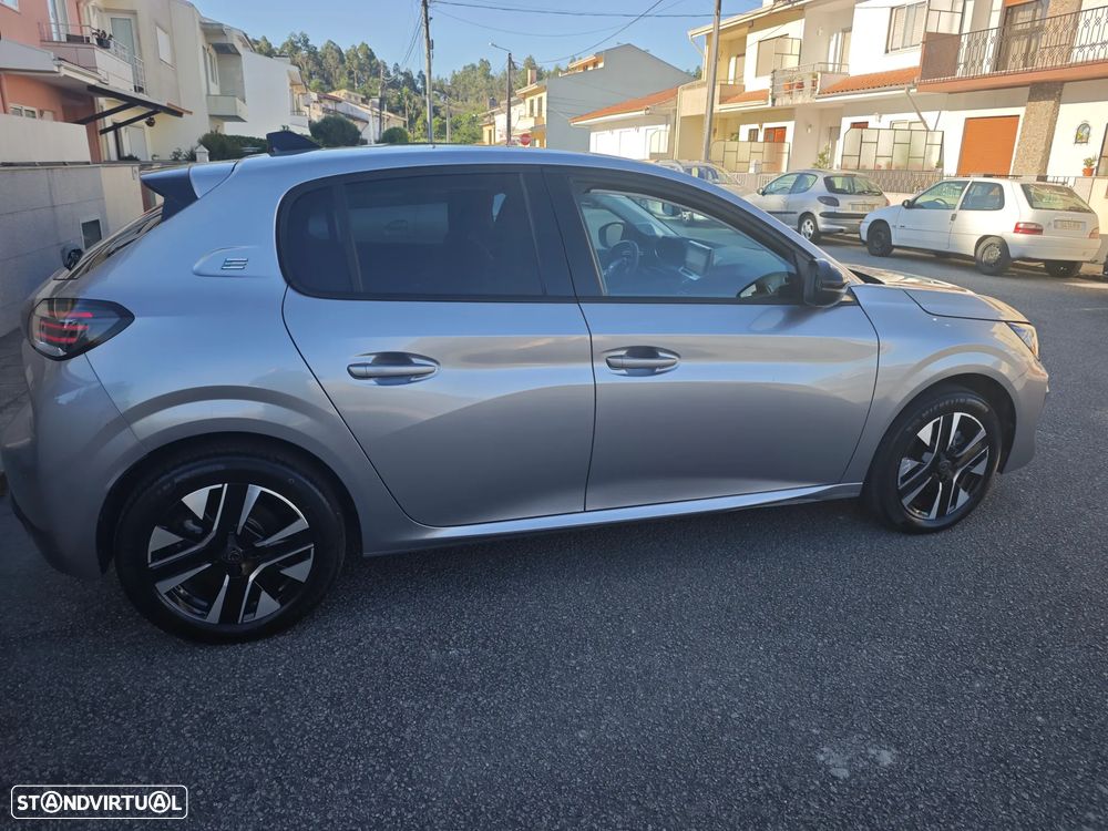 Peugeot e-208 Allure - 8