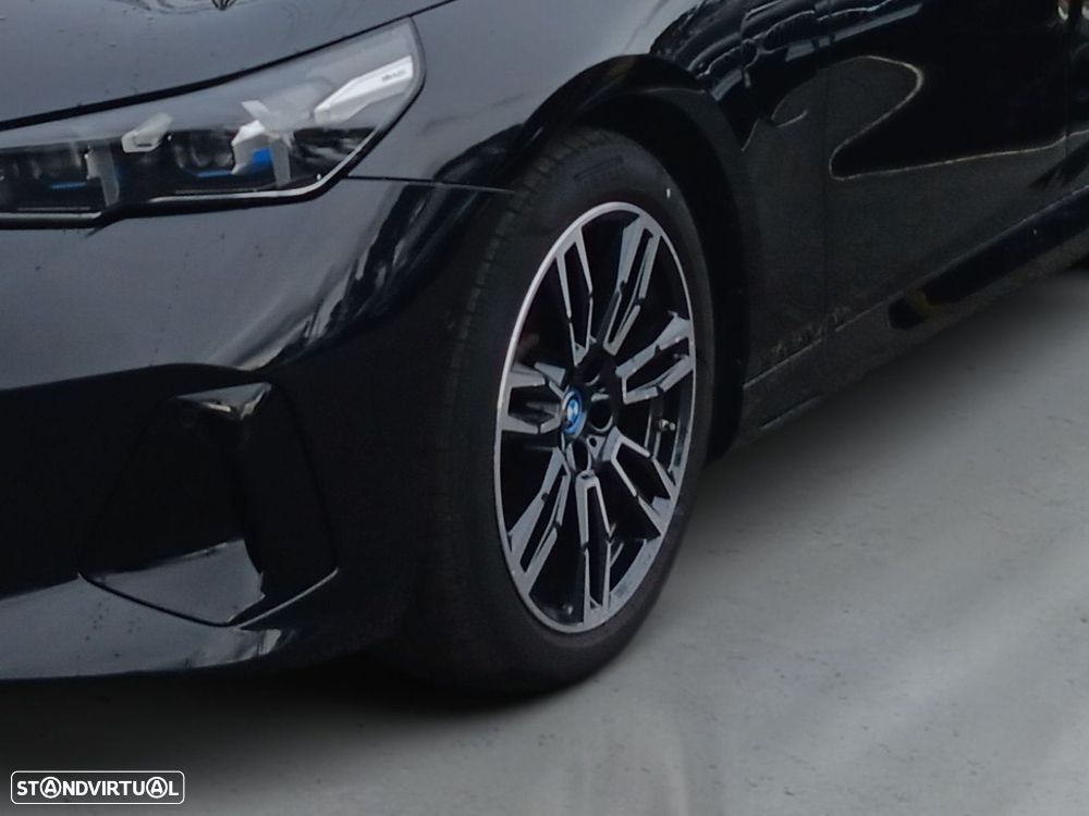 BMW 530 e Pack Desportivo M - 4