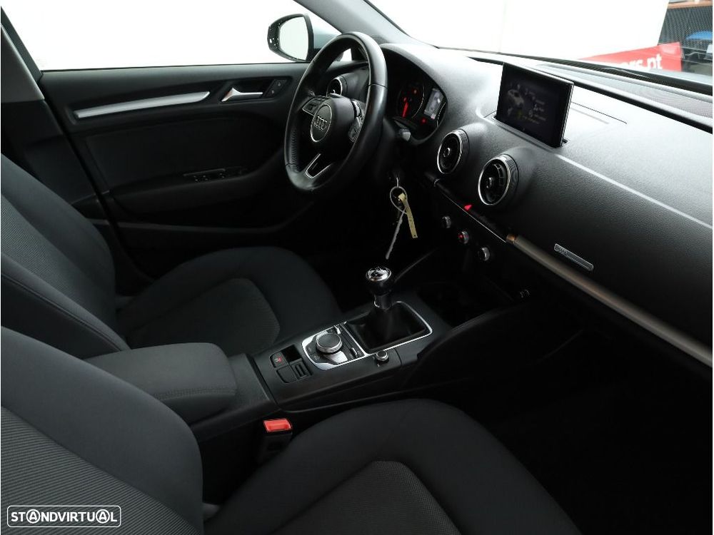Audi A3 Limousine 30 TDI - 20